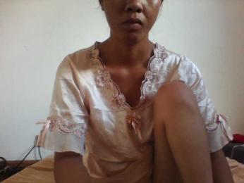 PrettyLie webcam model stream image