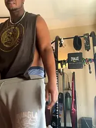 KeYBuMp323 webcam model stream image