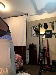 KeYBuMp323 webcam model stream image