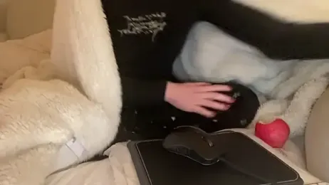 18yoteenvirgin webcam model stream image