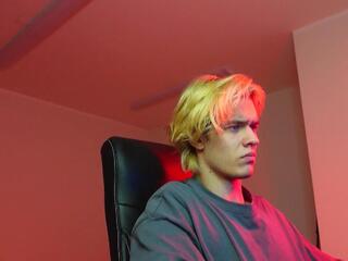 Logan Fraser webcam model stream image