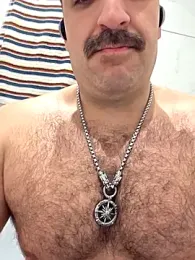 CloudyMuscleBeefy webcam model stream image