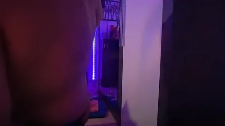 CloudyMuscleBeefy webcam model stream image