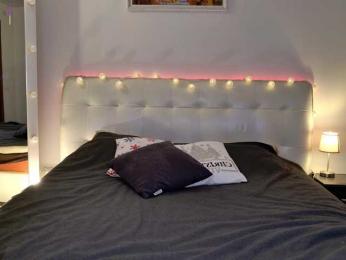 LustElise webcam model stream image