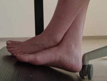 Feetbeth webcam bongacams model stream image