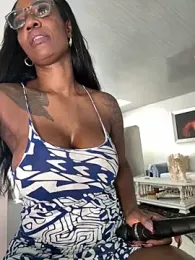 Bustykeyla webcam model stream image