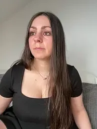 Loella-Rose webcam model stream image