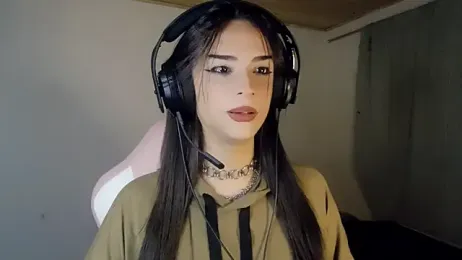 Dollbehavior_ webcam model stream image