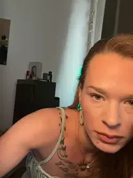 vinique99 webcam model stream image