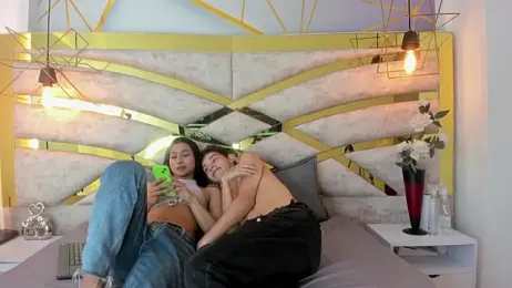 isaa_and_juanjo webcam stripchat model stream image