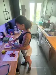 SweetPetiteNoir webcam stripchat model stream image