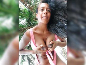 Lucy-Natural webcam model stream image