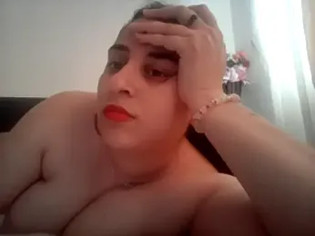 Veramaia webcam model stream image