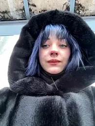 Only_April webcam model stream image