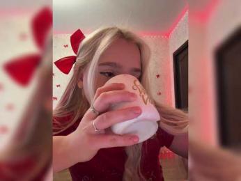 LittleDelora webcam bongacams model stream image