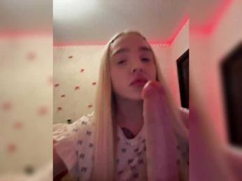 LittleDelora webcam bongacams model stream image