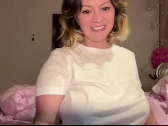 kiradivine webcam model stream image