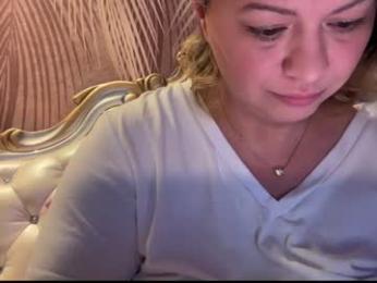 kiradivine webcam model stream image