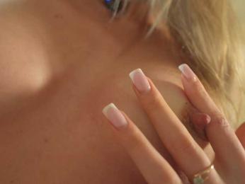 HeyBanana webcam bongacams model stream image