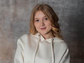 AlicePilgrim webcam model stream image