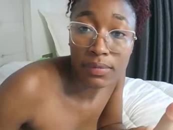 pinkaura_ webcam model stream image