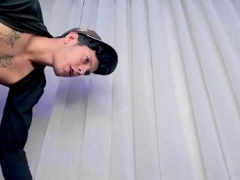 yourlust_pleasure webcam model stream image