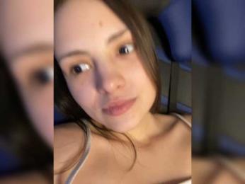 SilverSaya webcam model stream image