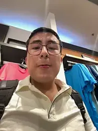 andrewmhilton_ webcam stripchat model stream image