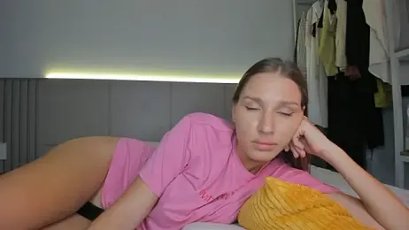 SofiClimbing webcam model stream image