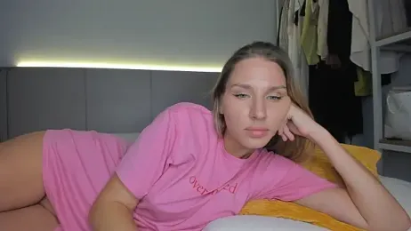 SofiClimbing webcam model stream image