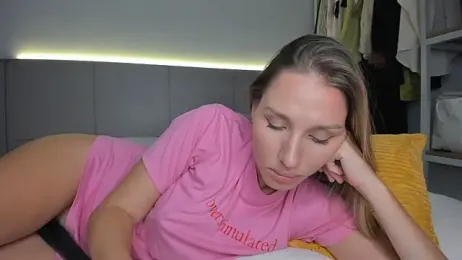 SofiClimbing webcam model stream image