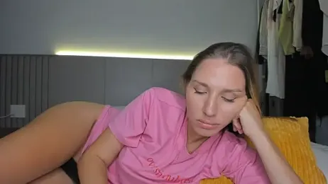 SofiClimbing webcam model stream image