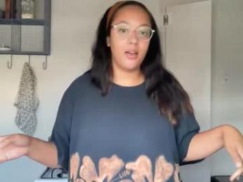 dreamyriri webcam chaturbate model stream image