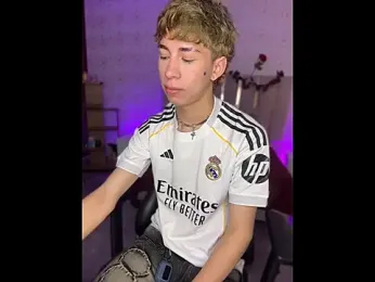 kaelwolf_tay webcam stripchat model stream image