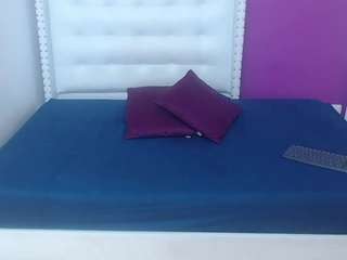 hugeass-destroyer webcam model stream image