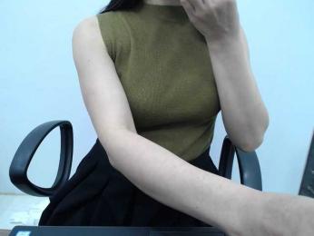 Lady-Young webcam bongacams model stream image