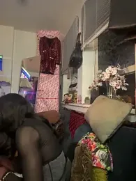 Motherbigbus webcam model stream image