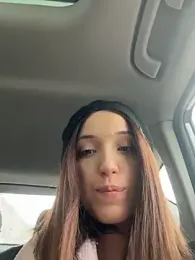 DollyTall webcam stripchat model stream image