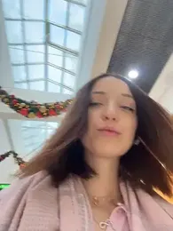 DollyTall webcam stripchat model stream image