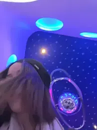 DollyTall webcam stripchat model stream image