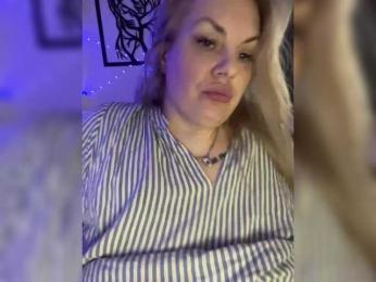 RobinLili webcam model stream image