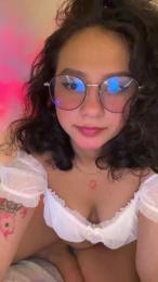 Hot_crisps webcam model stream image