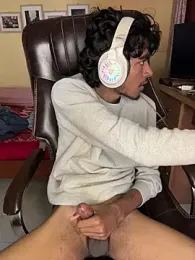 RavenKisses webcam model stream image