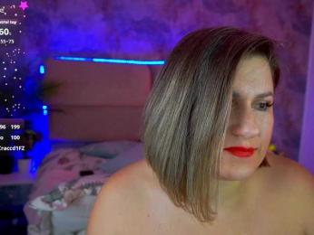 KiraRoxx webcam model stream image