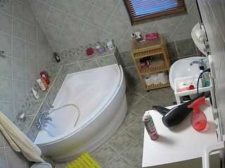 voyeurcam-julmodels-bath-1st-2 webcam camsoda model stream image
