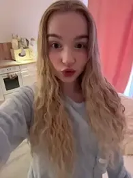 Baby_Tiny webcam model stream image