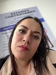 Lesly_10- webcam stripchat model stream image