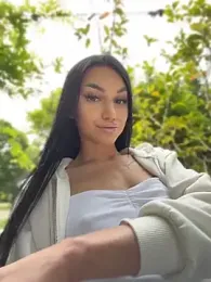 ilariea_girl webcam model stream image