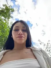 ilariea_girl webcam model stream image