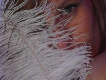 ALVUWKA webcam bongacams model stream image